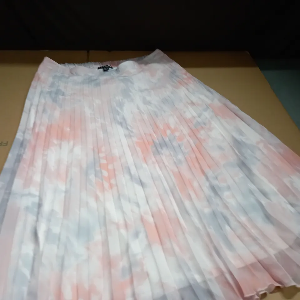NEW LOOK PLEATED SKIRT - UK 18