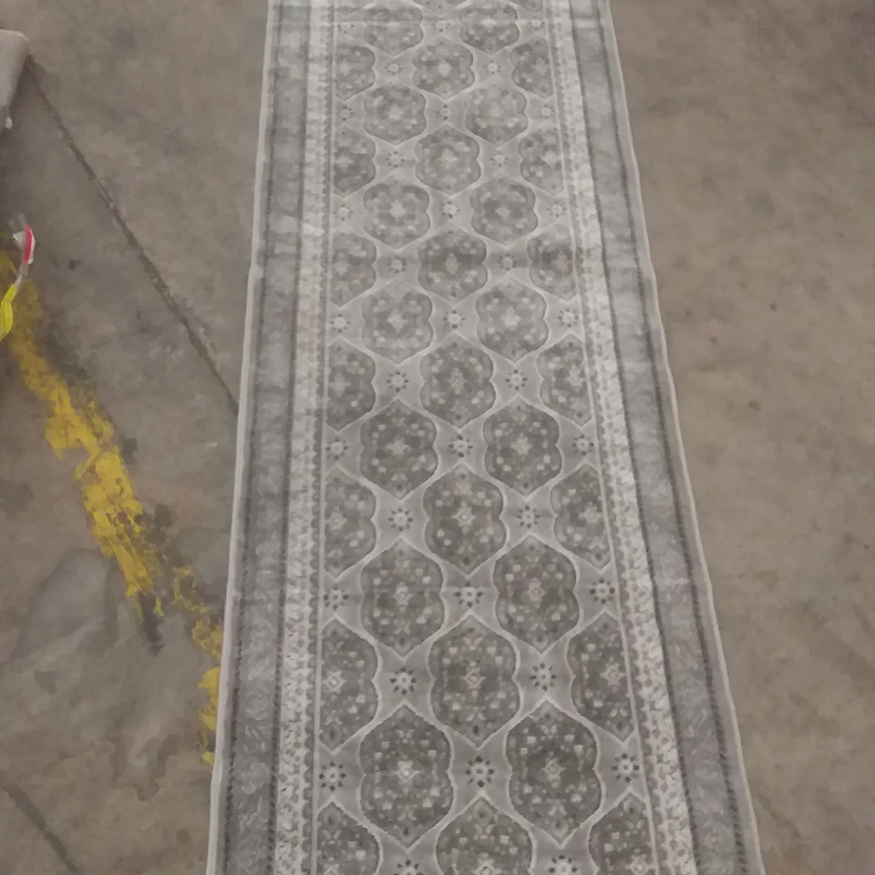 MALLETT GEOMETRIC GREY AREA RUG 