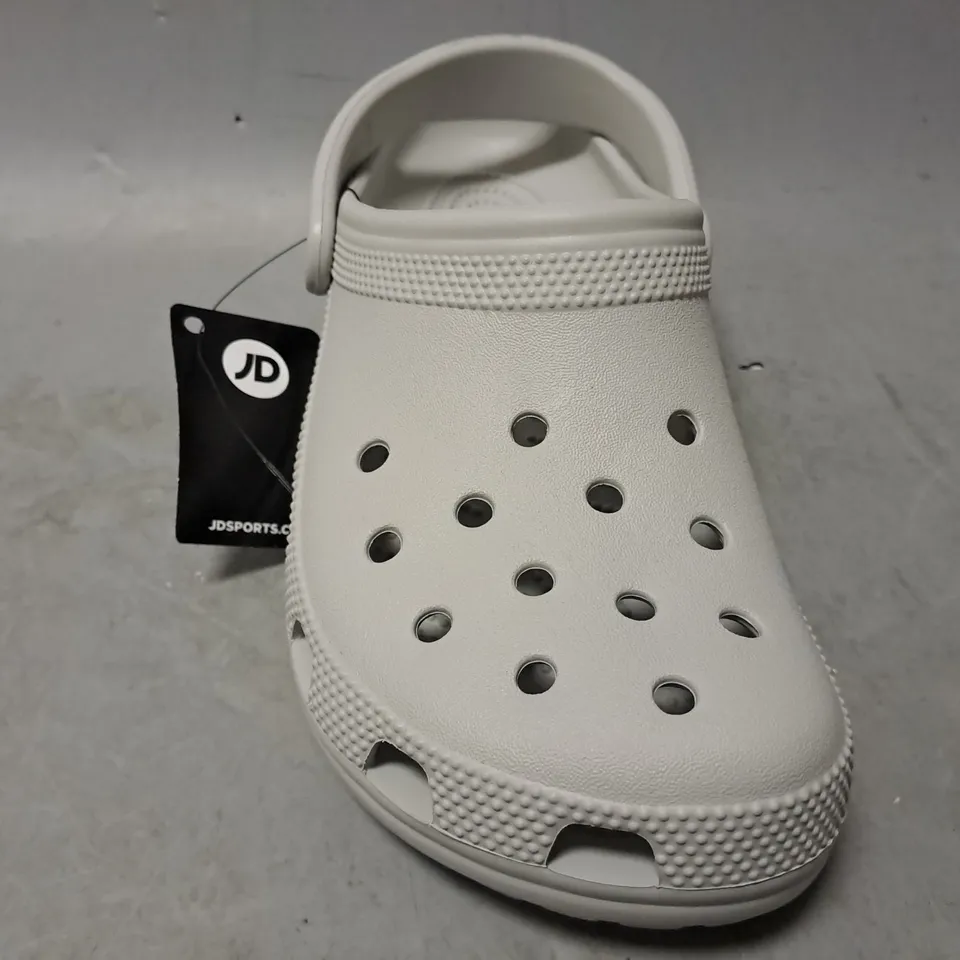 CROCS LIGHT GREY CLASSIC CLOG SIZE 6M