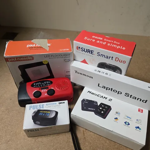 APPROXIMATELY 9 ASSORTED ELECTRICAL ITEMS TO INCLUDE SURE SMART DUO, TONMOM LAPTOP STAND, LED FLOODLIGHT, ETC