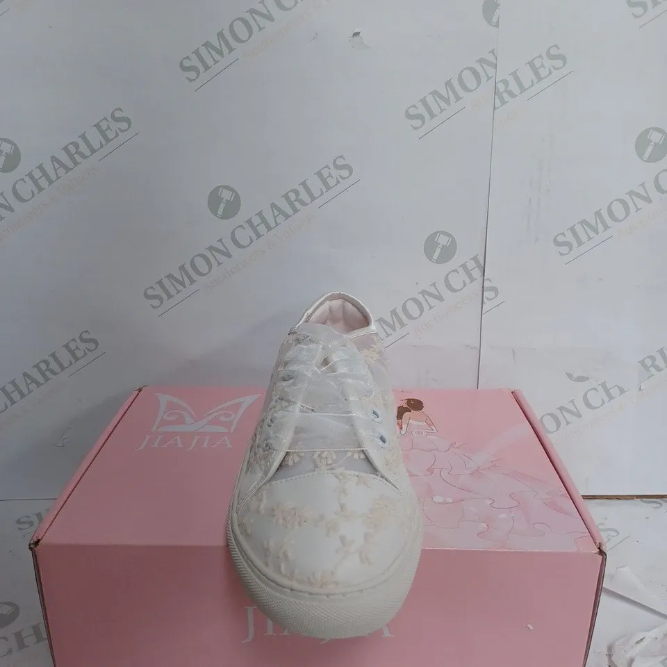 JIAJIA CLEAR WEDDING SHOES WITH FLOWER DESIGN - UK 5.5