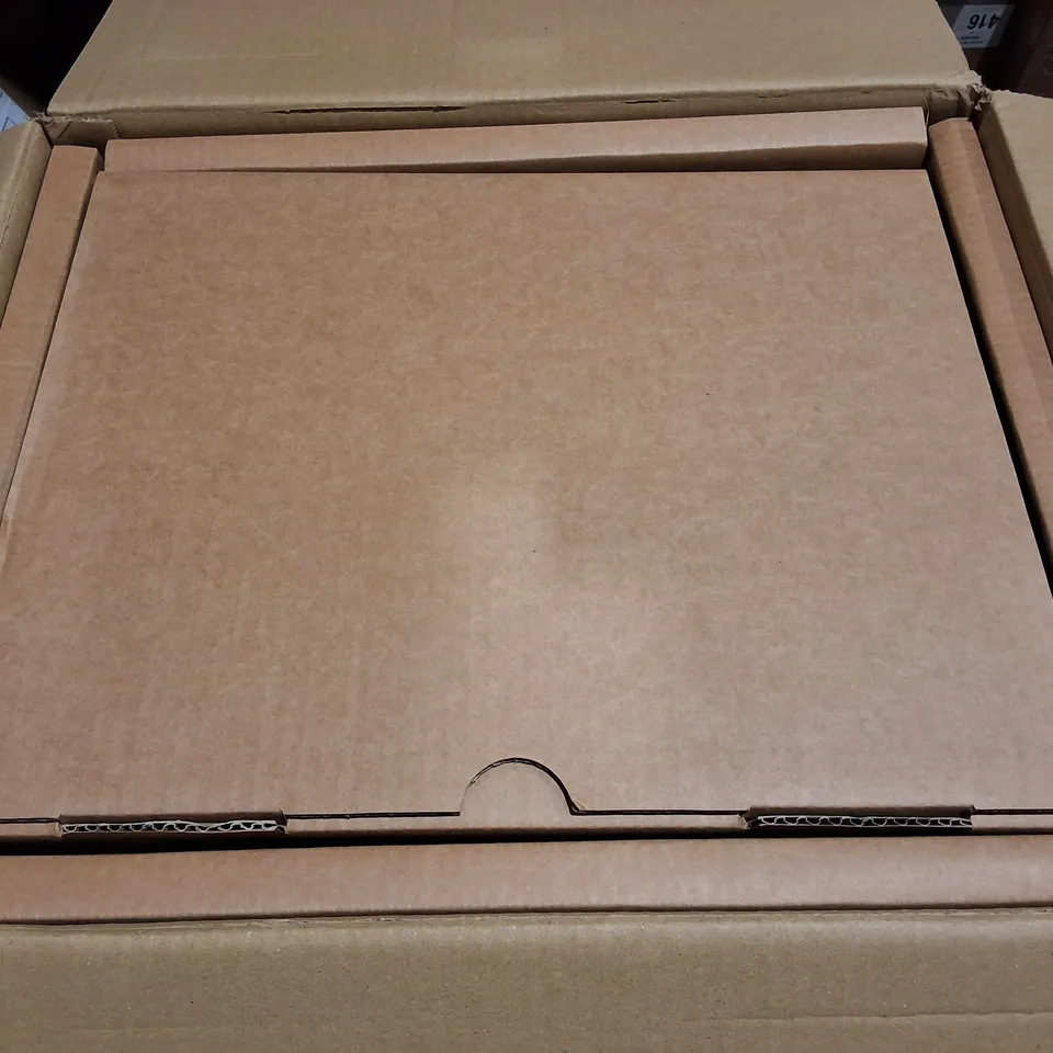 BOXED ROKSAN ATTESSA TURNTABLE IN WHITE 