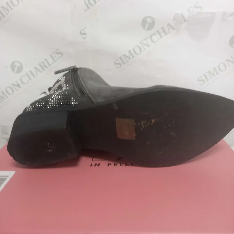 MODA IN PELLE KATREENA ANKLE BOOT IN DARK GREY - SIZE 39