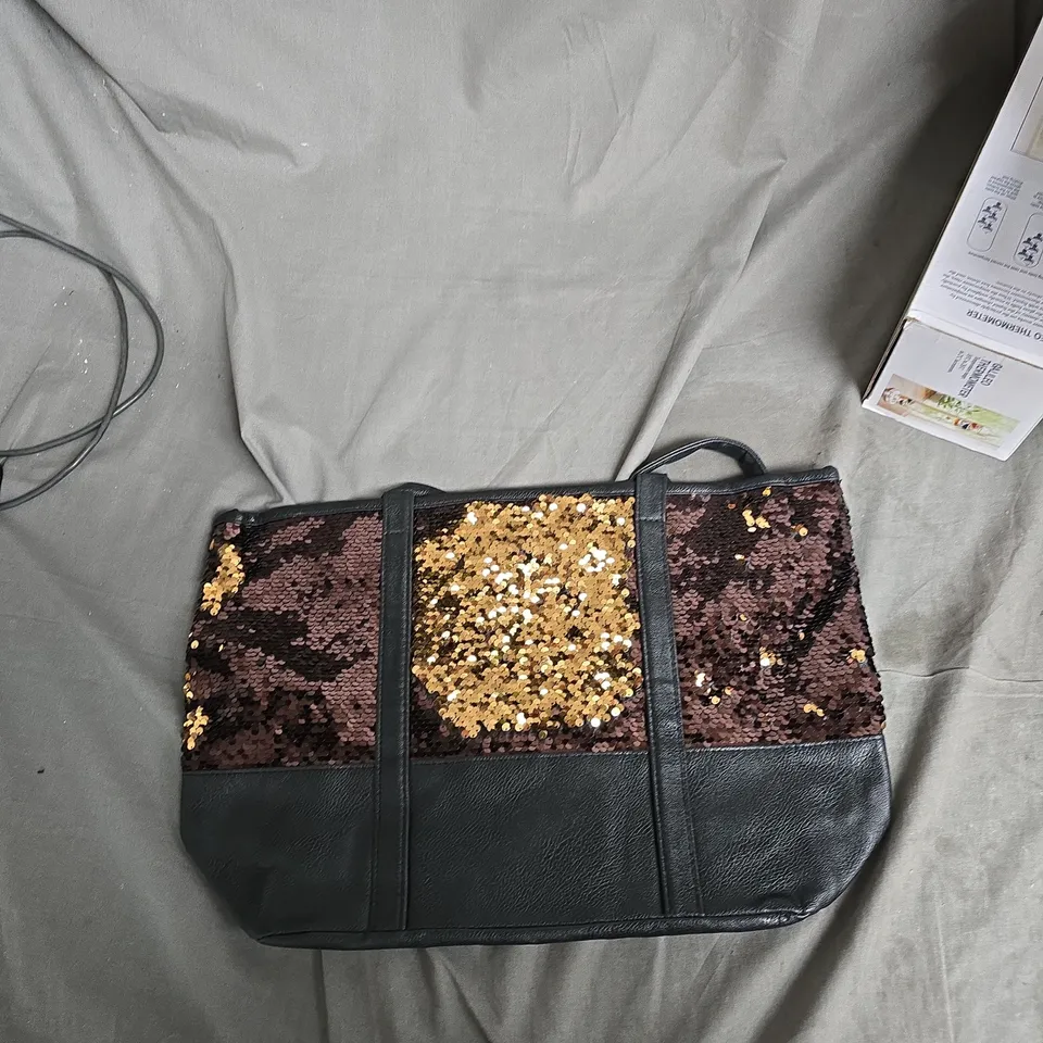 SEQUINNED CLUTCH BAG – BLACK WITH GOLD SEQUINS