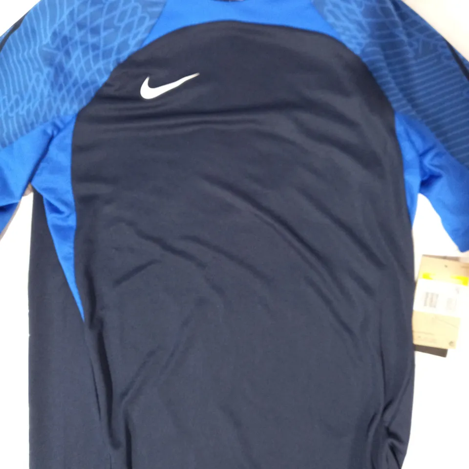 NIKE STRIKE SLIM FIT T-SHIRT IN NAVY/BLUE SIZE S