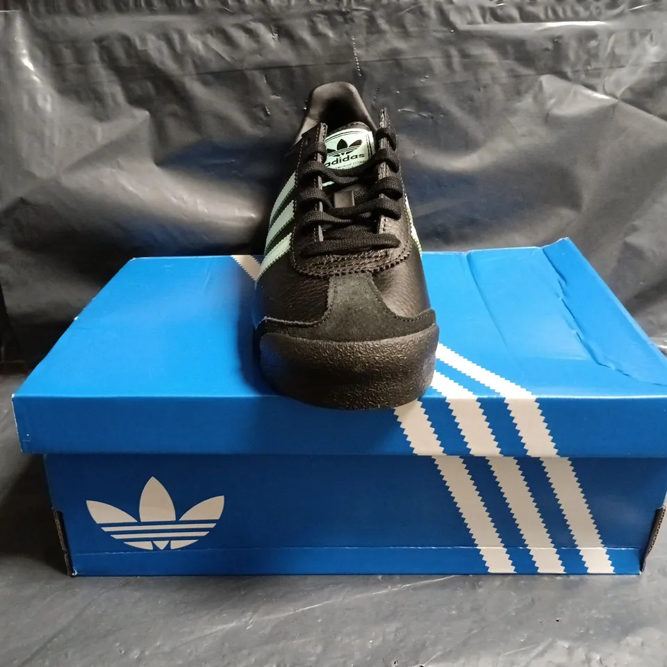 BOXED PAIR OF ADIDAS SAMOA KIDS SHOES IN BLACK/MINT SIZE UK 3