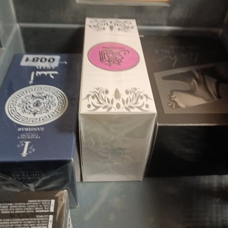 APPROXIMATELY 7 ASSORTED COSMETIC ITEMS INCLUDING VARIOUS MAKES AND BRANDS - COLLECTION ONLY