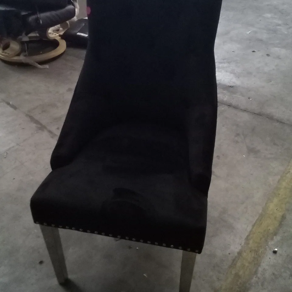 APPROXIMATELY 4 BLACK VELVET EFFECT BUTTON BACK DINING CHAIRS WITH STUDDED DETAIL