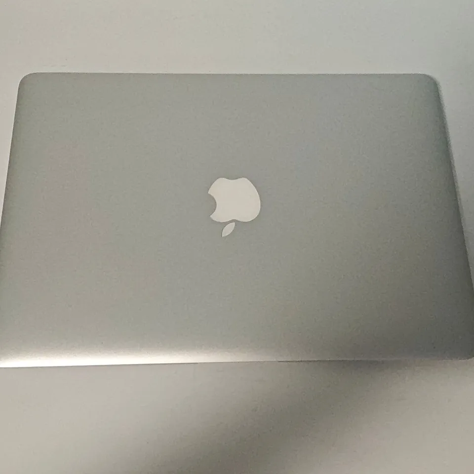 UNBOXED APPLE MACBOOK AIR I-7 8GB/256GB IN SILVER - A1466