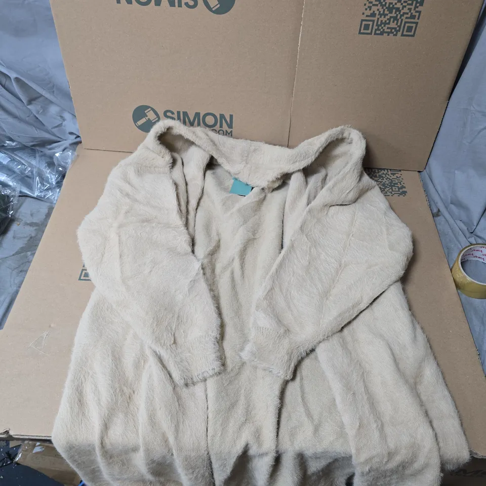 LARGE QUANTITY OF ASSORTED ITEMS TO INCLUDE KNITTED CARDIGANS, LEATHER FEEL COATS ALL IN VARIOUS SIZES, ETC - COLLECTION ONLY