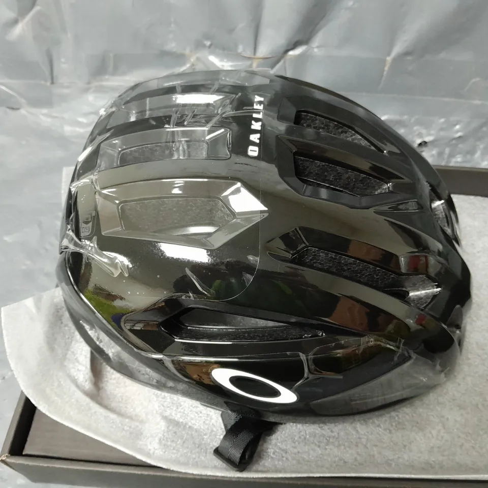 BOXED OAKLEY ARO 3 ENDURANCE MIPS HELMET