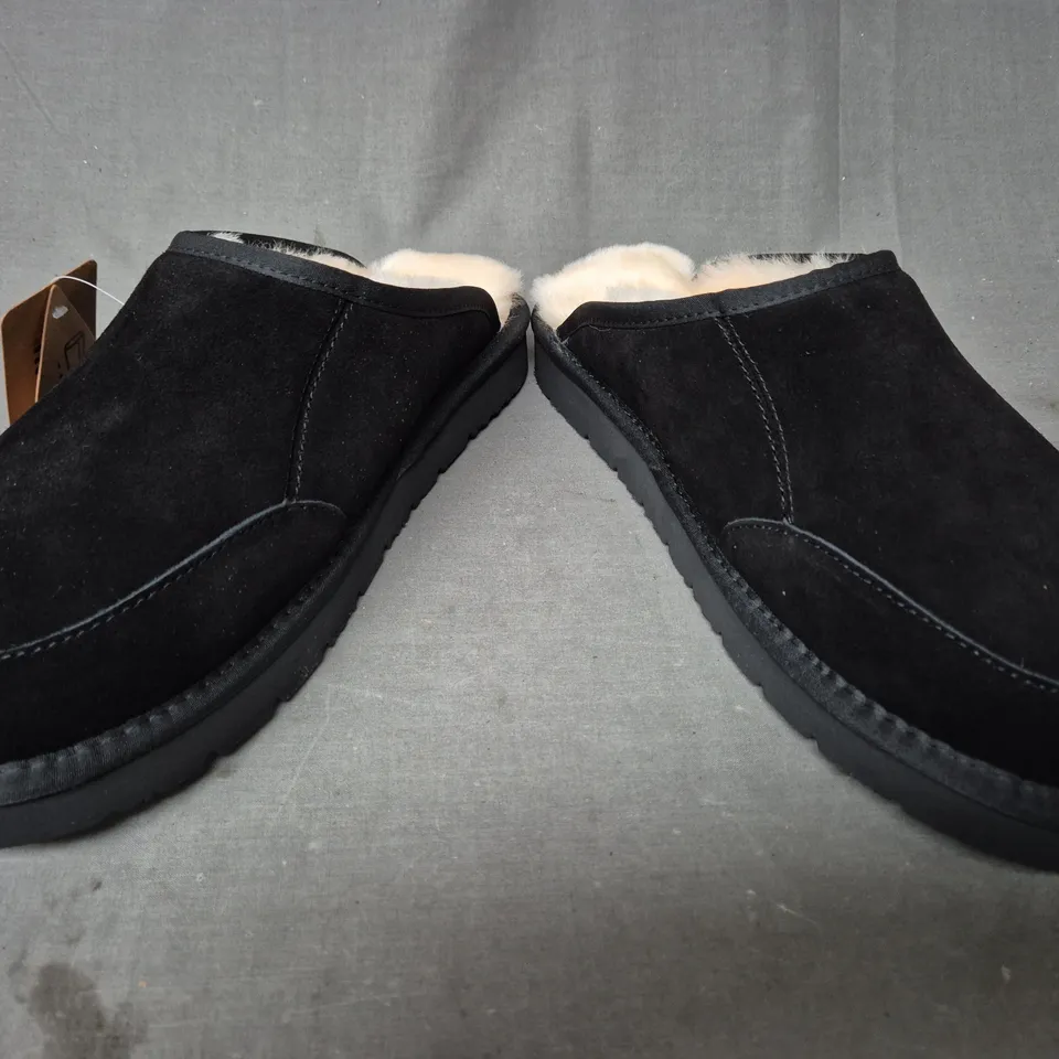 BOXED PAIR OF EVERAU SLIPPERS IN BLACK EU SIZE 44