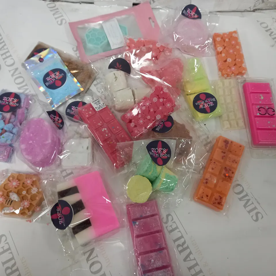 BOX OF APPROXIMATELY 20 ASSORTED WAX MELTS TO INCLUDE ZOE'S, GIRLS GONE WAX, WAXYS, ETC