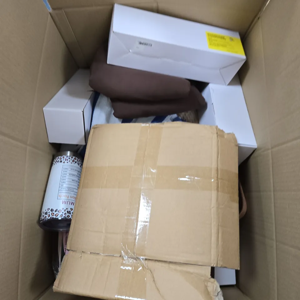 BOX OF APPROXIMATELY 15 ASSORTED HOUSEHOLD ITEMS TO INCLUDE TOWELS, BLANKETS AND MUGS