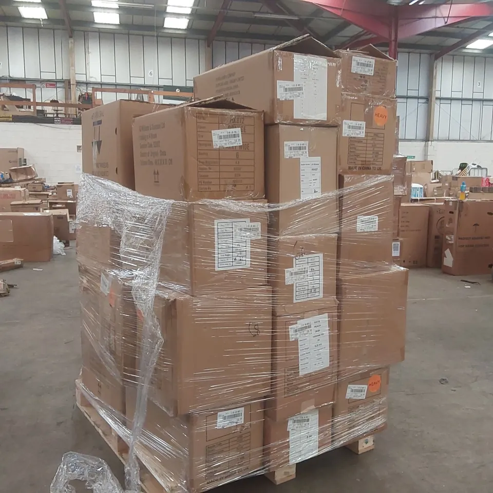 PALLET CONTAINING APPROXIMATELY 250x BRAND NEW ASSORTED DESIGNER CLOTHING ITEMS INCLUDING: SIMPLY BE PARRY WIDE SHOES, JD WILLIAMS PLEAT SKIRTS, JD WILLIAMS DENIM JUMPSUITS, SIMPLY BE PIPING VESTS, SI