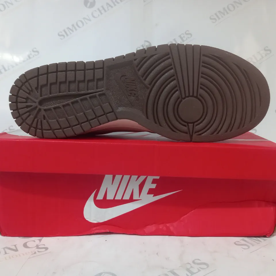 BOXED PAIR OF NIKE DUNK LOW SHOES IN BROWN/OFF WHITE UK SIZE 8