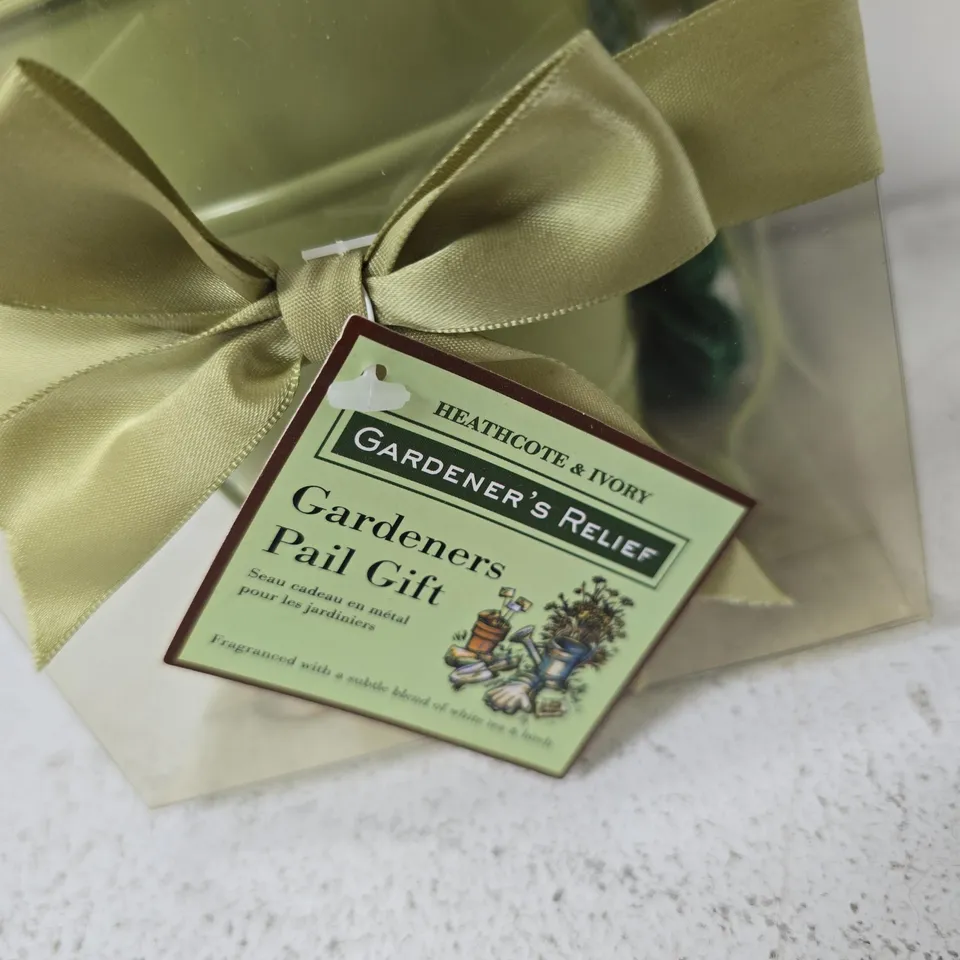 HEATHCOTE & IVORY GARDENER'S GIFT SET – HAND CREAM & GARDEN TOOLS IN CLEAR GIFT BOX