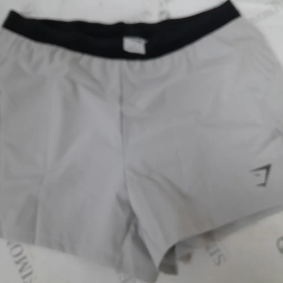 GYMSHARK WHITE TRAINING SHORTS - L