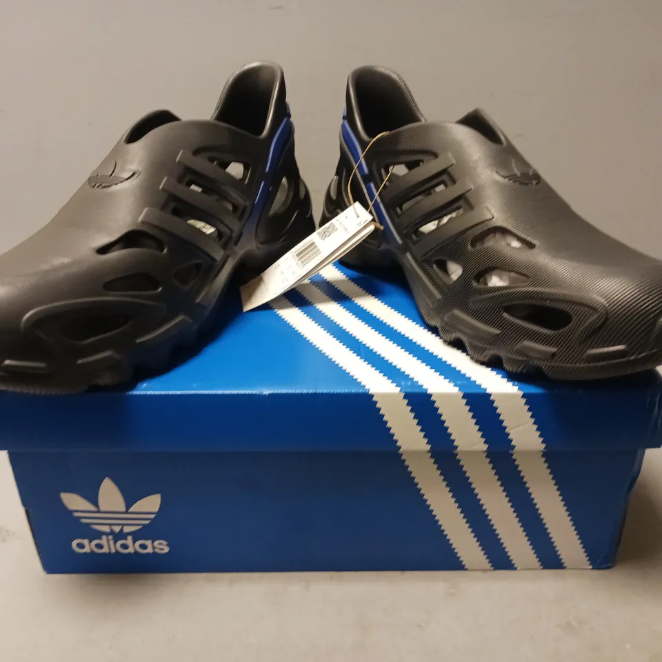 BOXED PAIR OF ADIDAS ADIFOM SUPERNOVA SHOES IN DARK GREY UK SIZE 10