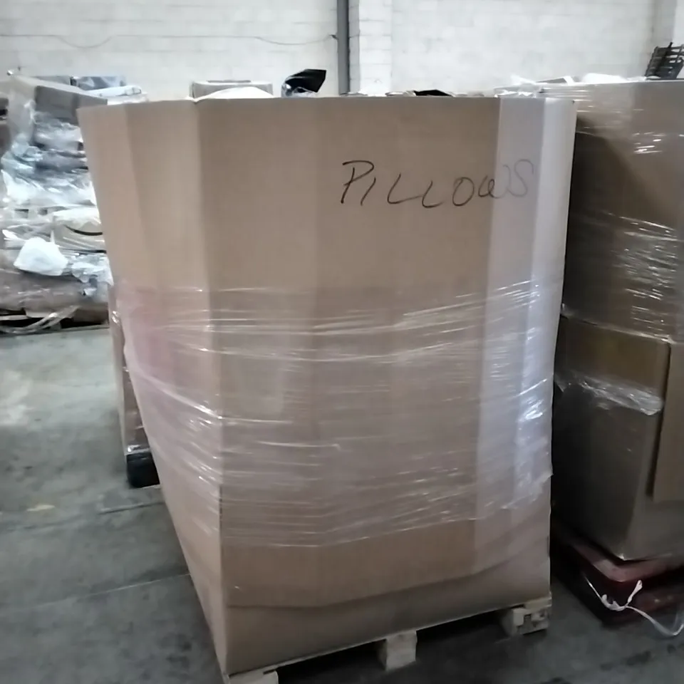 PALLET TO CONTAIN A LARGE ASSORTMENT OF PILLOWS AND CUSHIONS // BRANDS MAY VARY