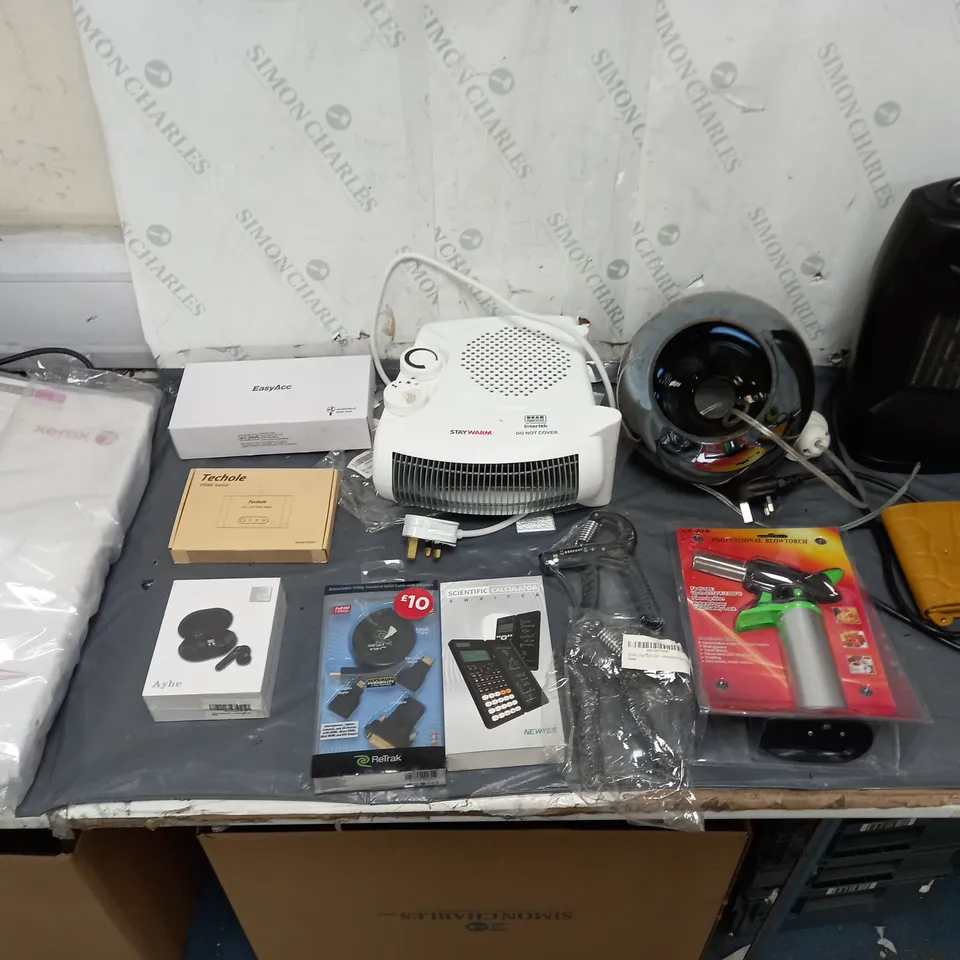 CAGE OF ASSORTED HOUSEHOLD GOODS TO INCLUDE  HEATERS, HANDHELD FAN, LIGHT PENDANTS, BLOWTORCH, AND HDMI SWITCH ETC. 