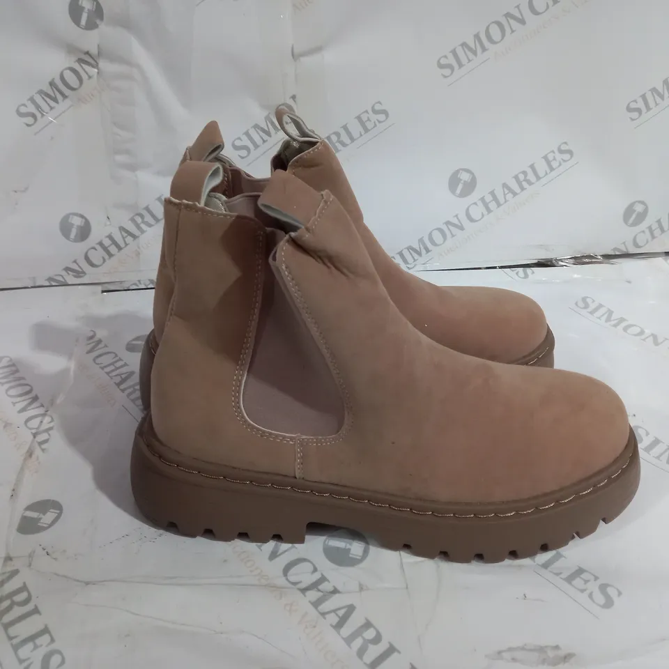 SUEDE HIGH PLATFORM BEIGE BOOTS SIZE 42