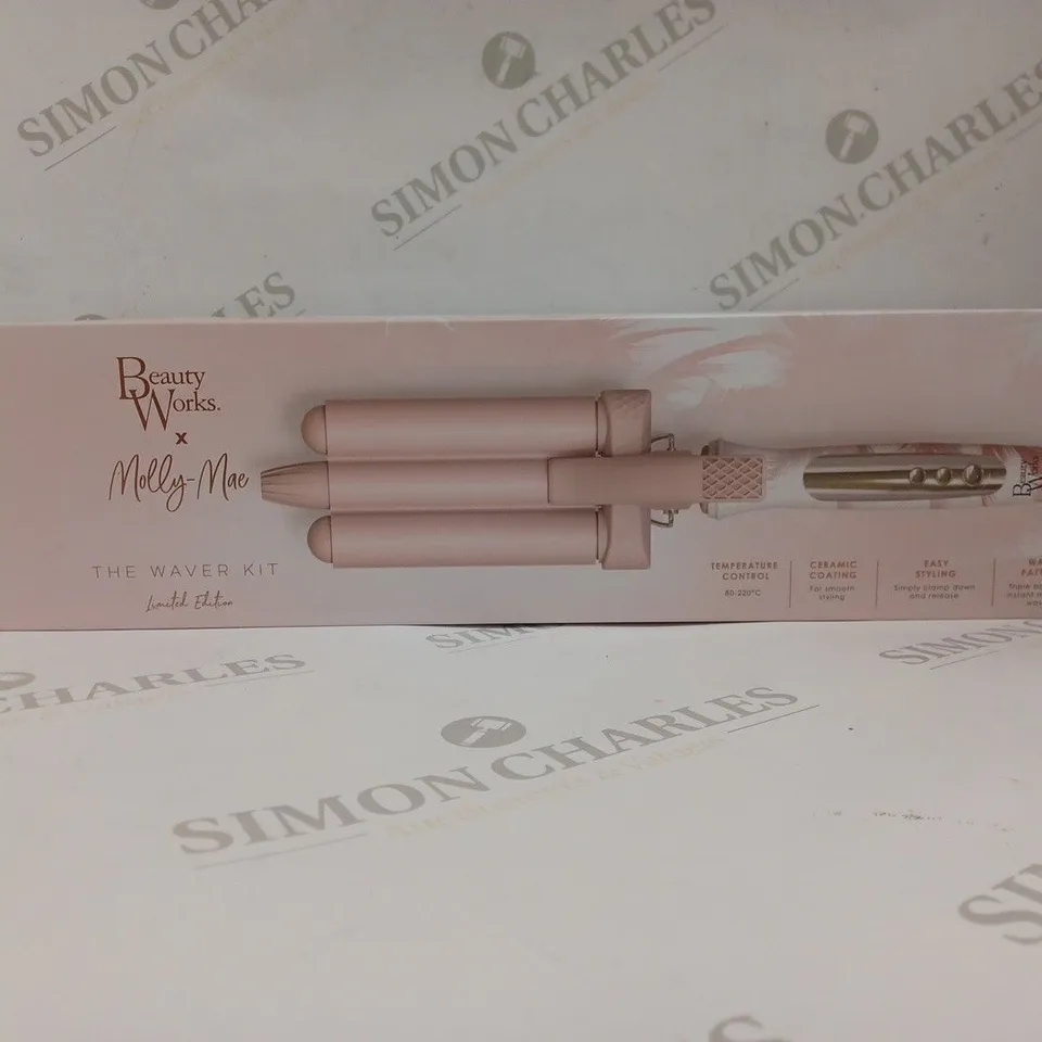 BOXED BEAUTY WORKS X MOLLY-MAE LIMITED EDITION THE WAVER KIT. 