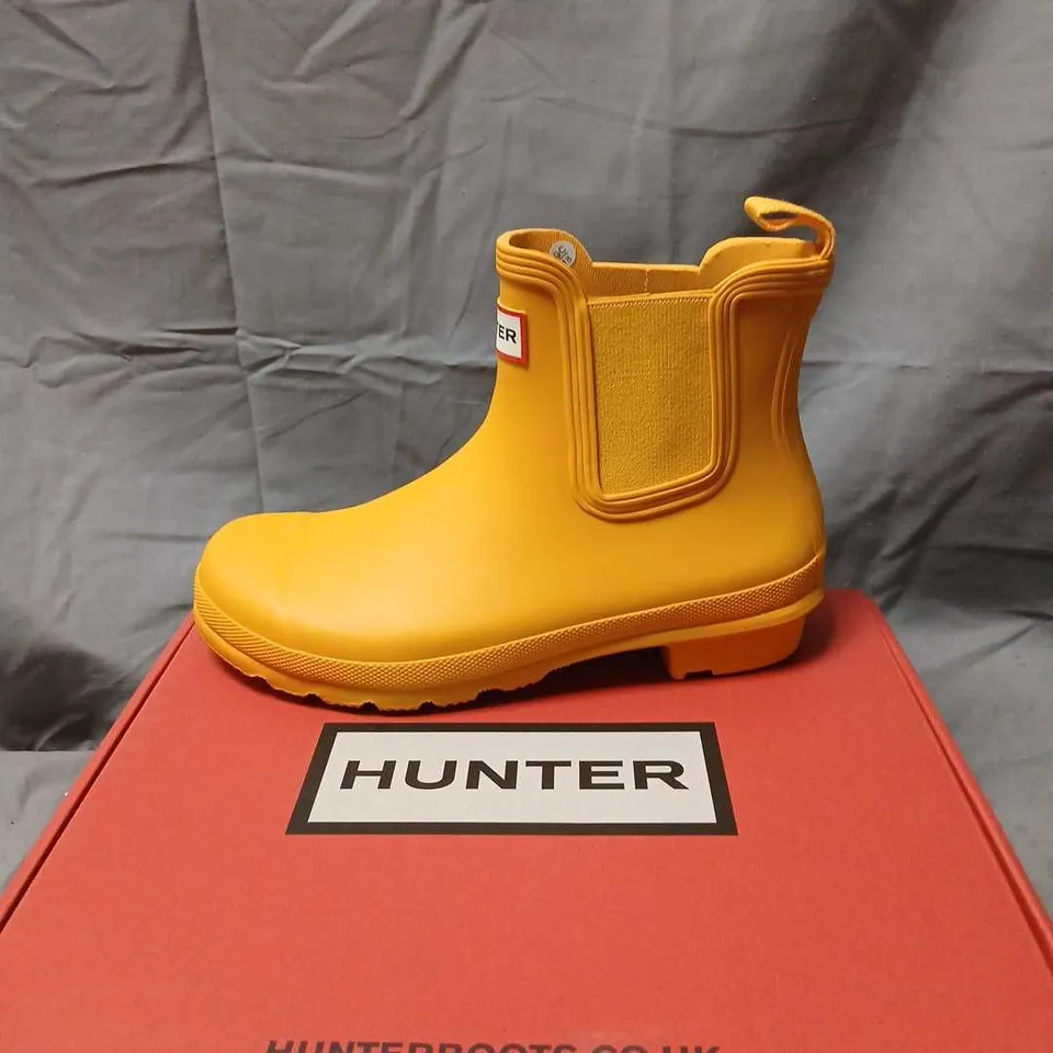 HUNTER WOMEN'S ORIGINAL CHELSEA BOOTS – YELLOW, UK 5