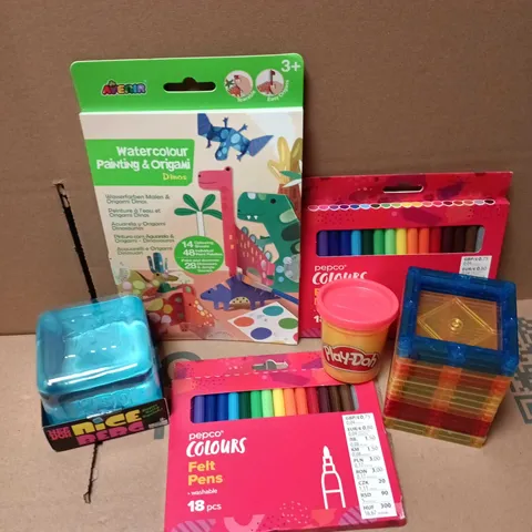 APPROXIMATELY 12 ASSORTED TOYS & GAMES PRODUCTS TO INCLUDE PLAYDOH, FELT PENS, NICE BERG, ETC