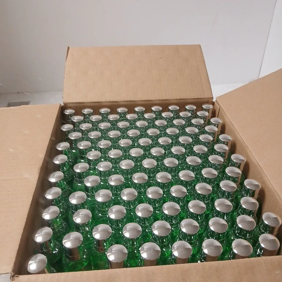 BOX OF APPROXIMATELY 200 X MOLTEN BROWN FRESHMINT MOUTHWASH - 30ML 