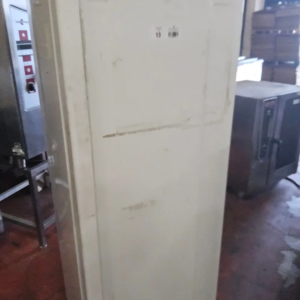 GRAM F400 UPRIGHT FREEZER