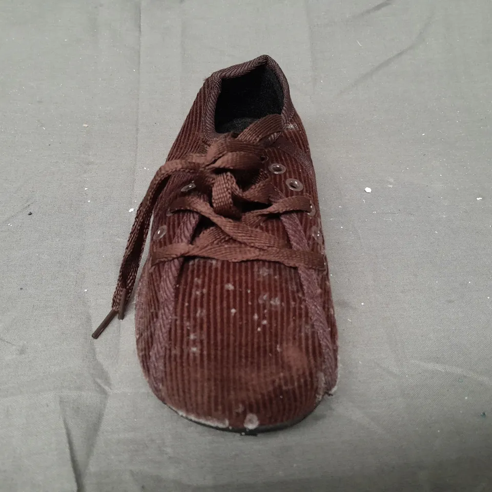 BOX OF APPROXIMATELY 10 BOXED PAIRS OF DESIGNER SHOES IN BROWN - VARIOUS SIZES