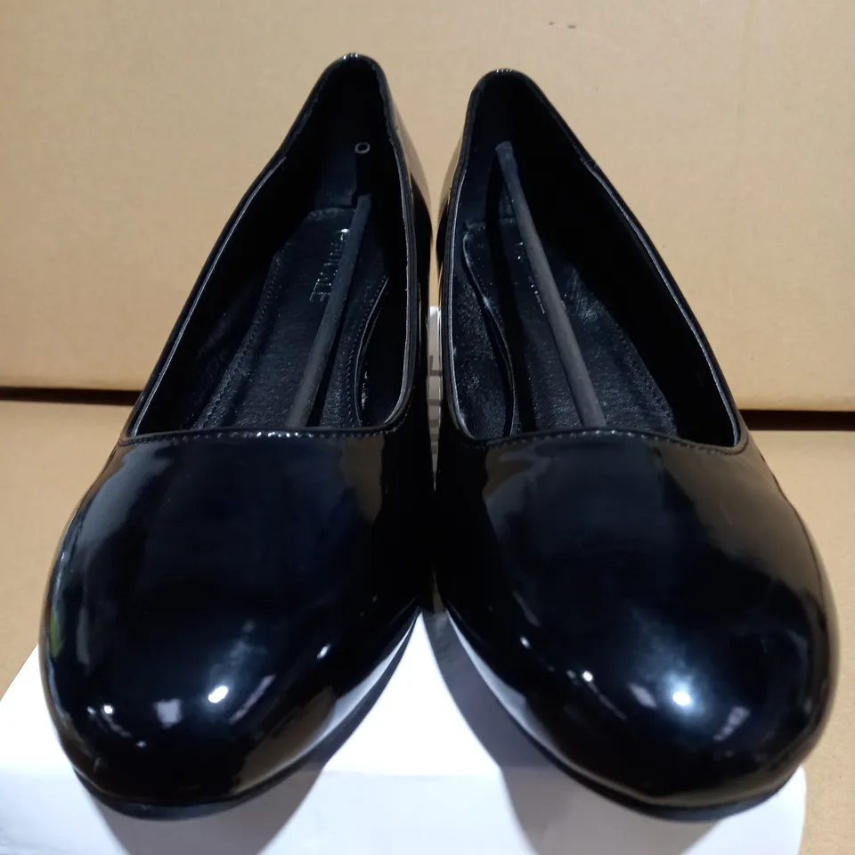 BUCKLE WOMENS BLACK LOW HEEL SHOE - SIZE 10