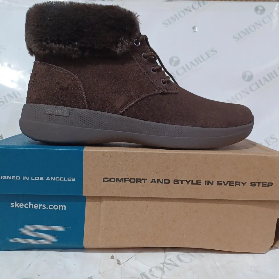 BOXED PAIR OF SKECHERS GO WALK SHOES IN CHOCOLATE SIZE 7