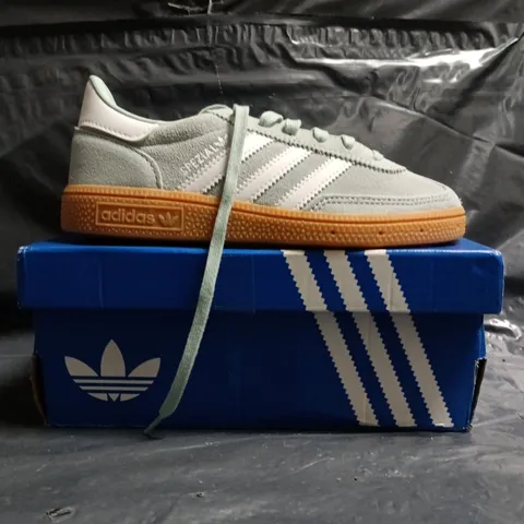 BOXED PAIR OF ADIDAS HANDBALL SPEZIAL KID'S SHOES IN MINT SIZE UK 13