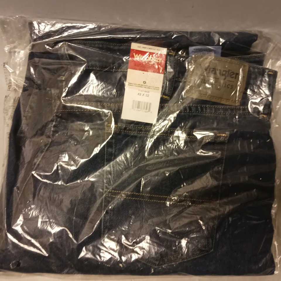 BRAND NEW WRANGLER AUTHENTICS JEANS IN BLUE SIZE 42/32