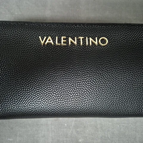 BOXED VALENTINE ZIP-AROUND PURSE IN BLACK