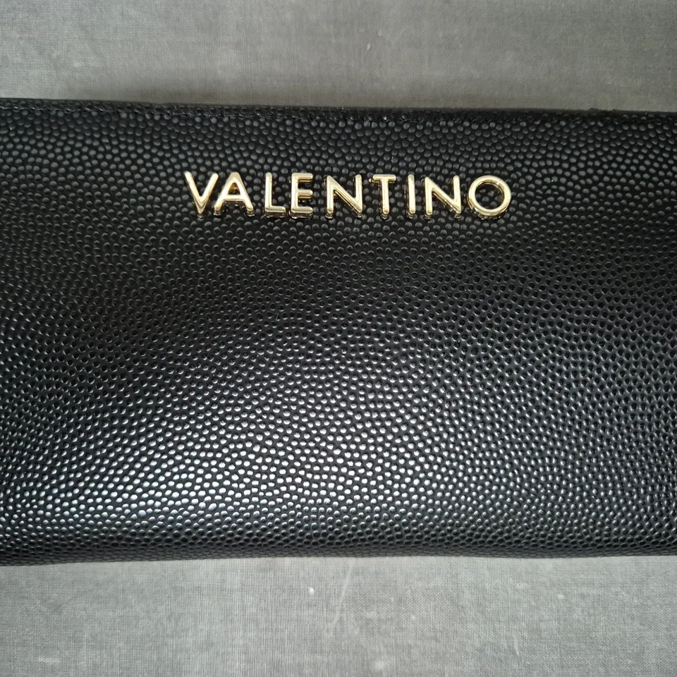 BOXED VALENTINE ZIP-AROUND PURSE IN BLACK