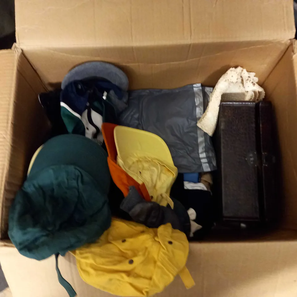 LARGE QUANTITY OF CLOTHING ACCESSORIES SUCH AS CAPS AND BELTS
