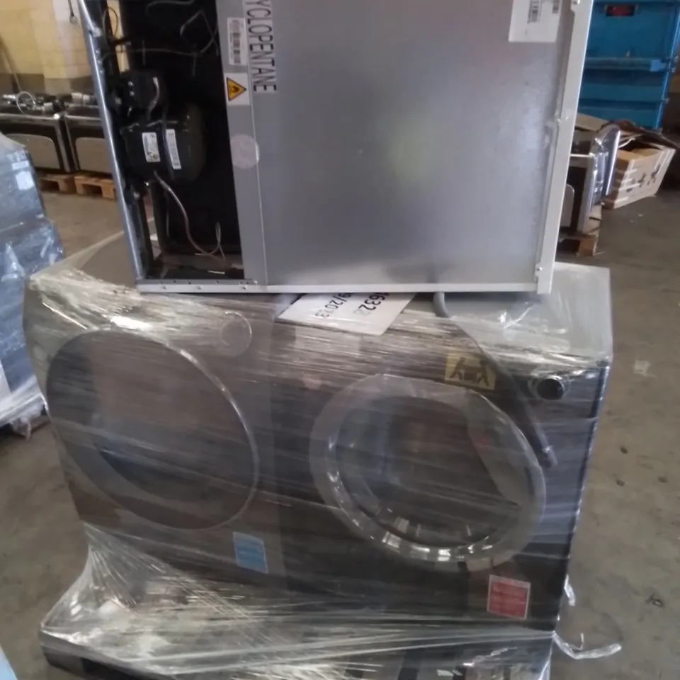 PALLET TO CONTAIN APPROXIMATELY  ASSORTED ELECTRONIC GOODS & PRODUCTS. INCLUDES