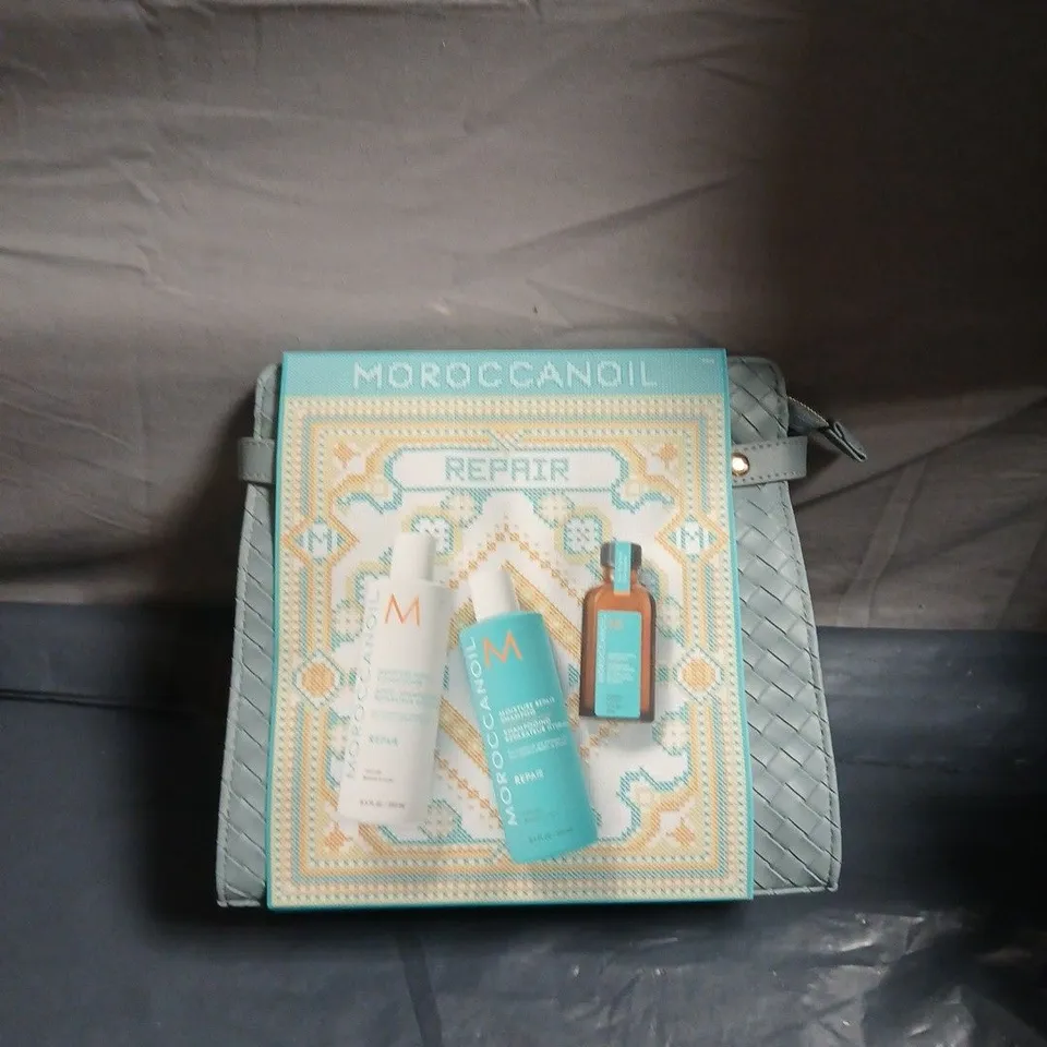 MOROCCANOIL REPAIR HAIRCARE SET – BOXED KIT WITH SHAMPOO, CONDITIONER & TREATMENT