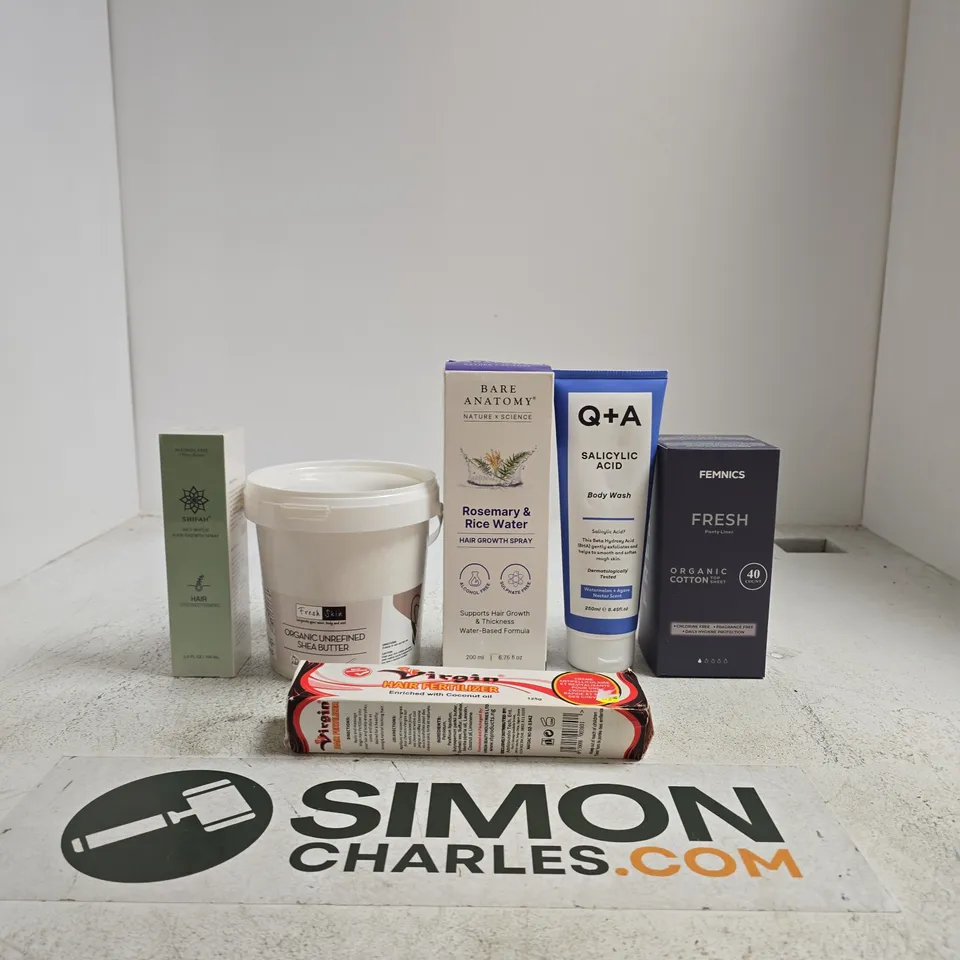 TOTE OF APPROXIMATELY 15 ASSORTED BEAUTY ITEMS INCLUDING FEMNICS FRESH PANTY LINER, Q + A SALICYLIC ACID BODY WASH AND BARE ANATOMY ROSEMARY + RICE WATER