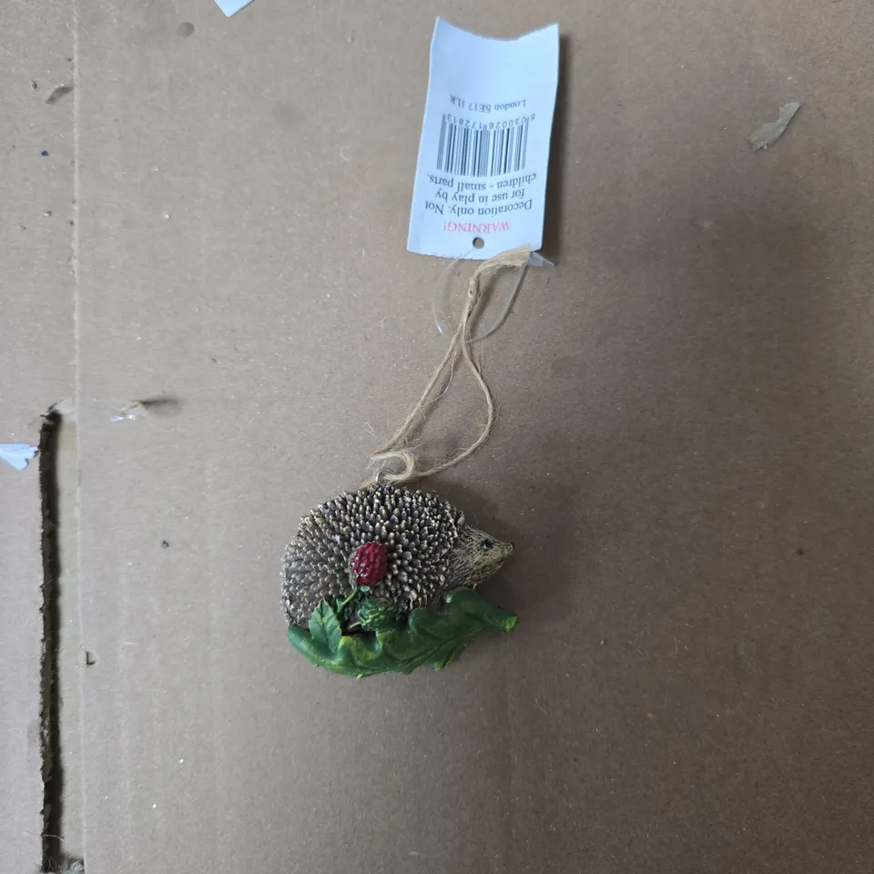 4 BOXES OF ASSORTED GISELA GRAHAM SMALL DECORATIONS 