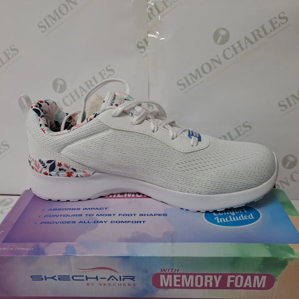 BOXED PAIR OF SKETCHERS WOMEN'S TRAINERS - WHITE // SIZE: 9.5 UK 