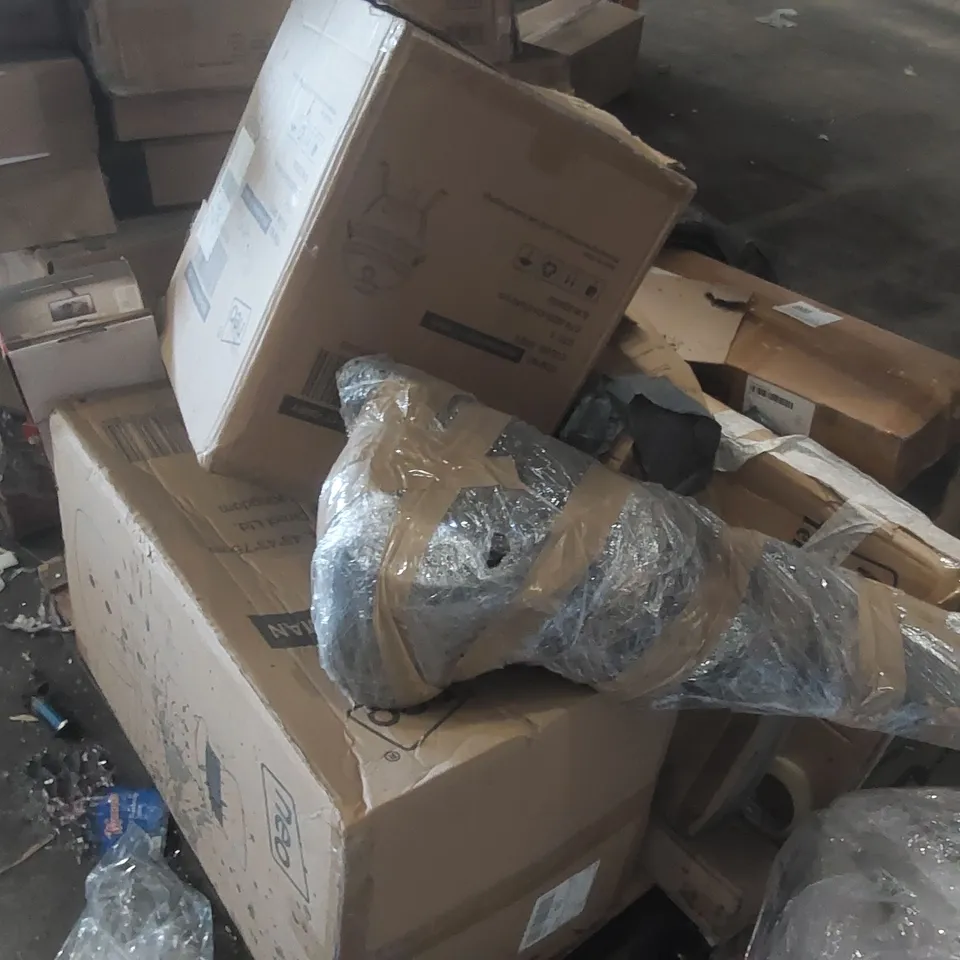PALLET CONTAINING ASSORTED ITEMS INCLUDING: BBQ, TELESCOPIC LADDER, SNOWMAN DECORATION ECT