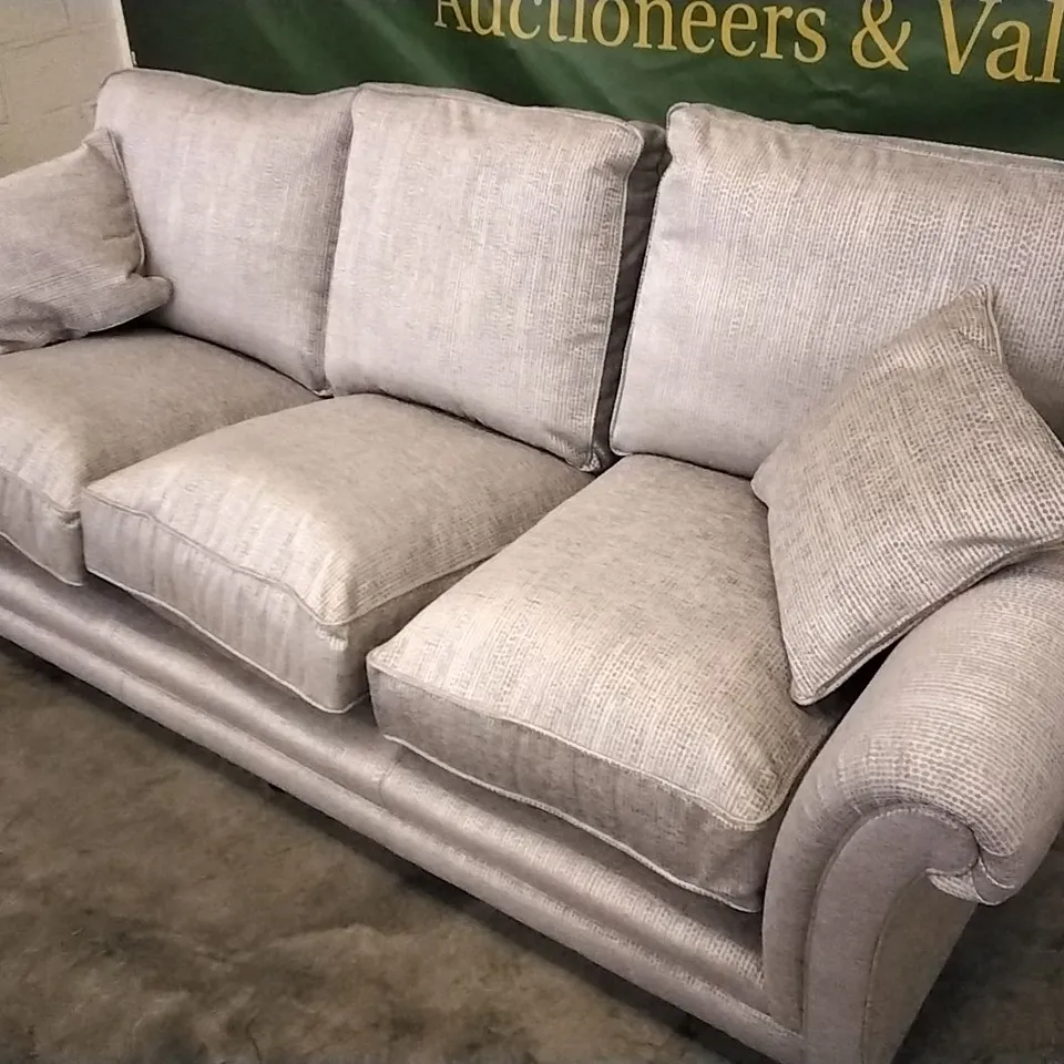 QUALITY DESIGNER PARKER KNOLL 3 SEATER SOFA IN SILVER PATTERNED FABRIC