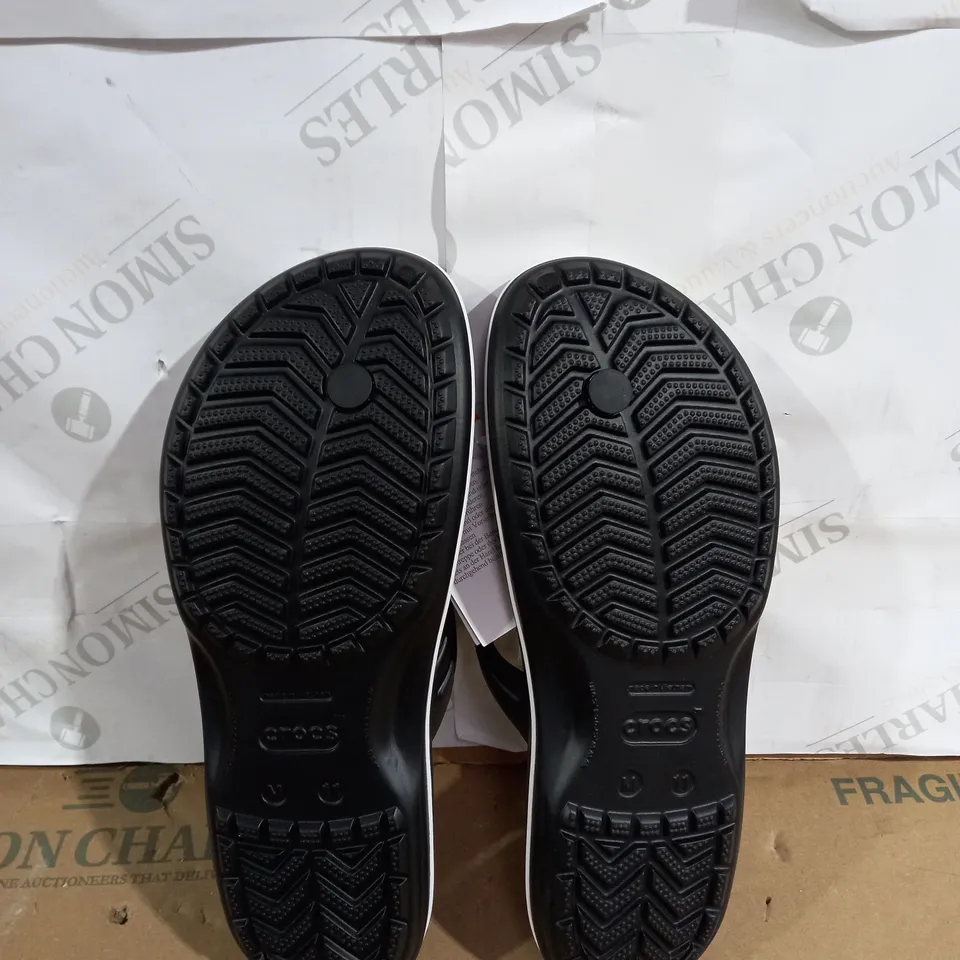 CROCS CROCBAND FLIPFLOPS SIZE 10/11