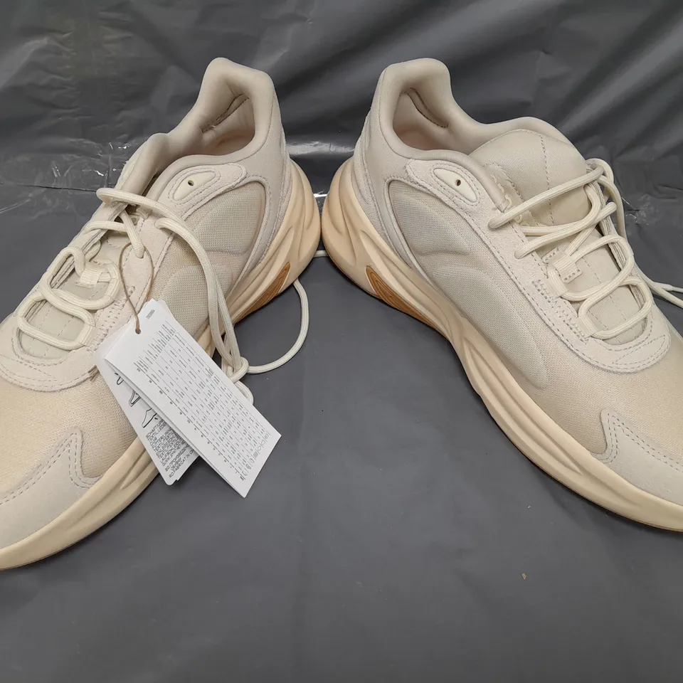 PAIR OF ADIDAS OZELLE SHOES IN CREAM UK SIZE 10