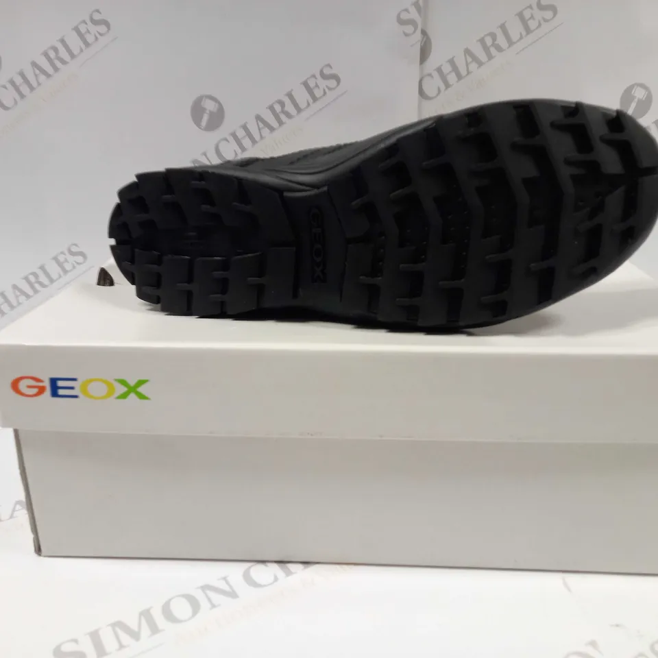 BOXED PAIR OF GEOX RESPIRA SHOES UK SIZE 6
