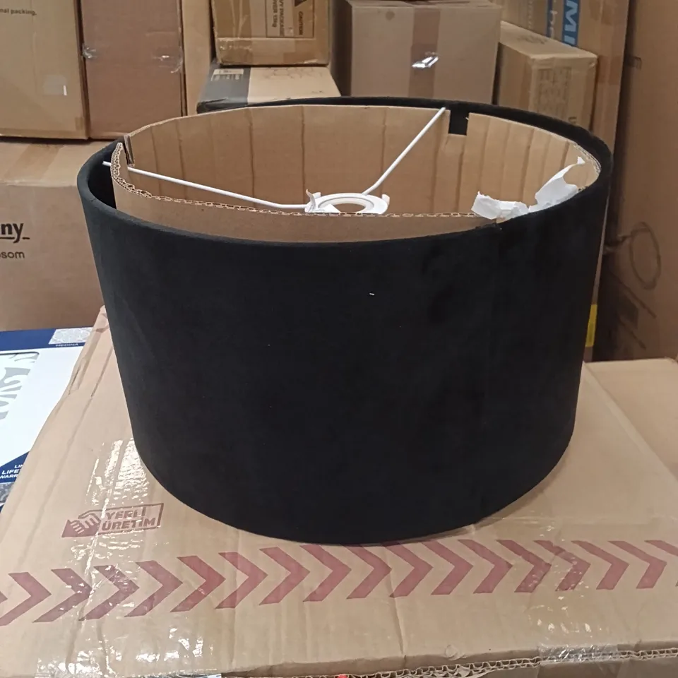 BOXED BLACK VELVET LUXE LAMPSHADE
